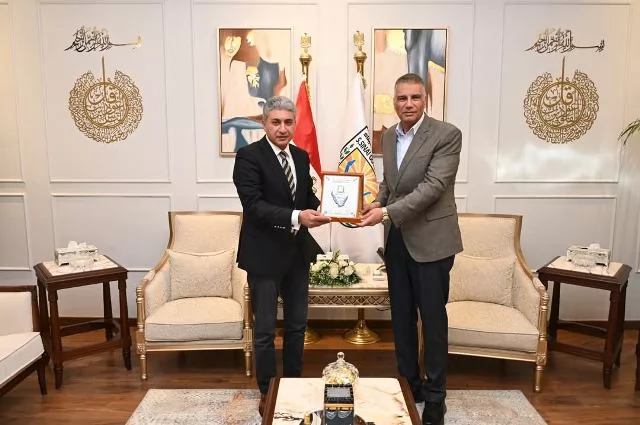 محافظ جنوب سيناء يبحث مع وزير السياحة والآثار سبل تنشيط  السياحة
