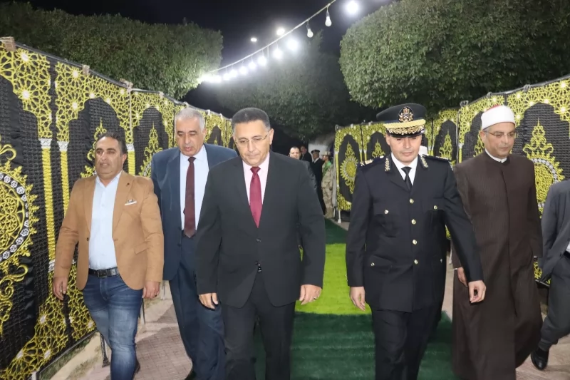محافظ القليوبية يؤدي صلاة التراويح ويشهد احتفالية ليلة القدر