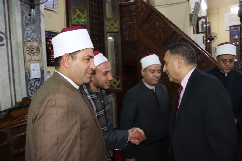 محافظ القليوبية يؤدي صلاة التراويح ويشهد احتفالية ليلة القدر