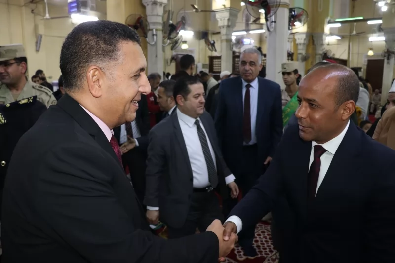 محافظ القليوبية يؤدي صلاة التراويح ويشهد احتفالية ليلة القدر