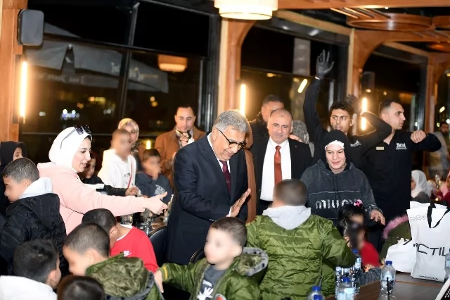 مرزوق يشارك أبناء مصر من الأيتام حفل الإفطار ويوزع عليهم الهدايا 