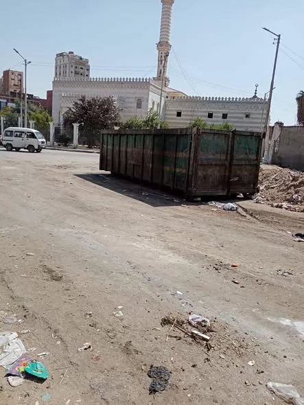 حملة نظافة مكبرة في شوارع حي ثان الإسماعيلية..صور