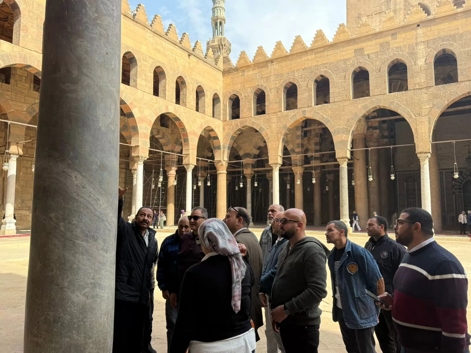 أمين 