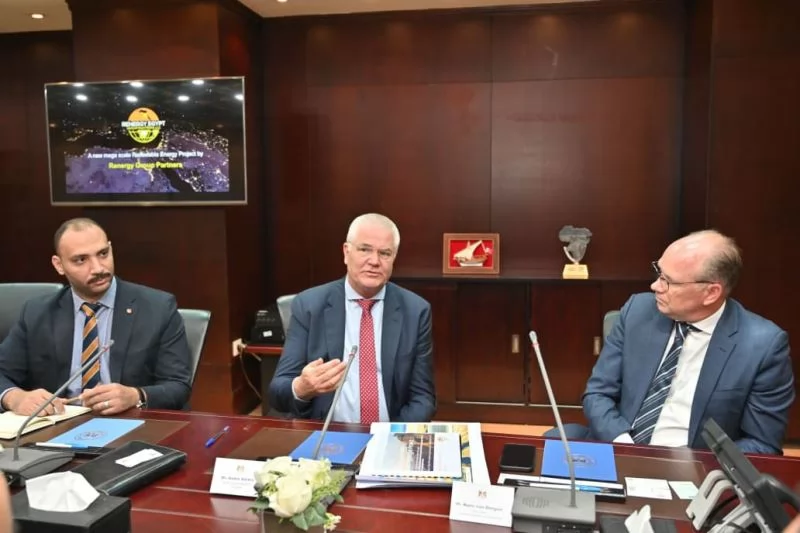 وزير الاستثمار يلتقي ممثلي تحالف رينيرجي جروب