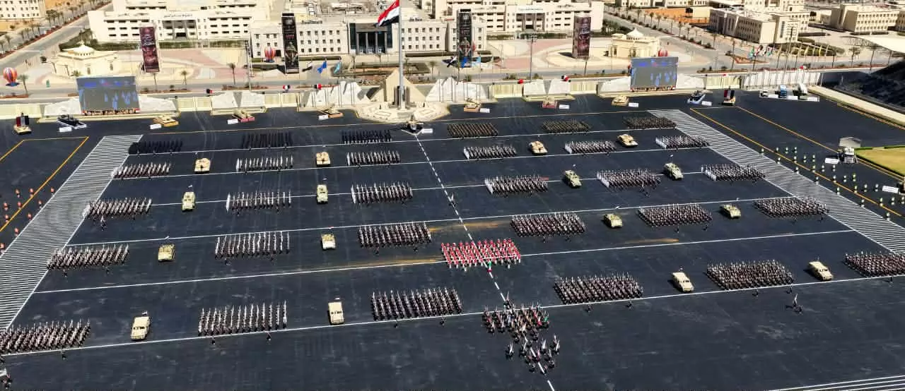 وزير الدفاع يشهد حفل إنتهاء فترة الإعداد العسكرى لطلبة الأكاديمية