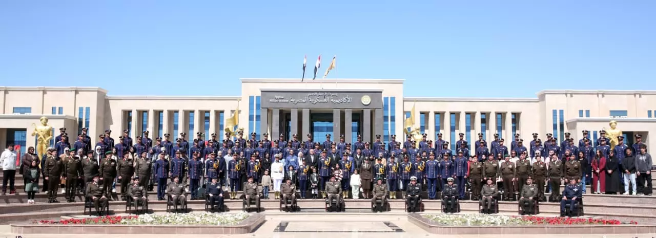 وزير الدفاع يشهد حفل إنتهاء فترة الإعداد العسكرى لطلبة الأكاديمية