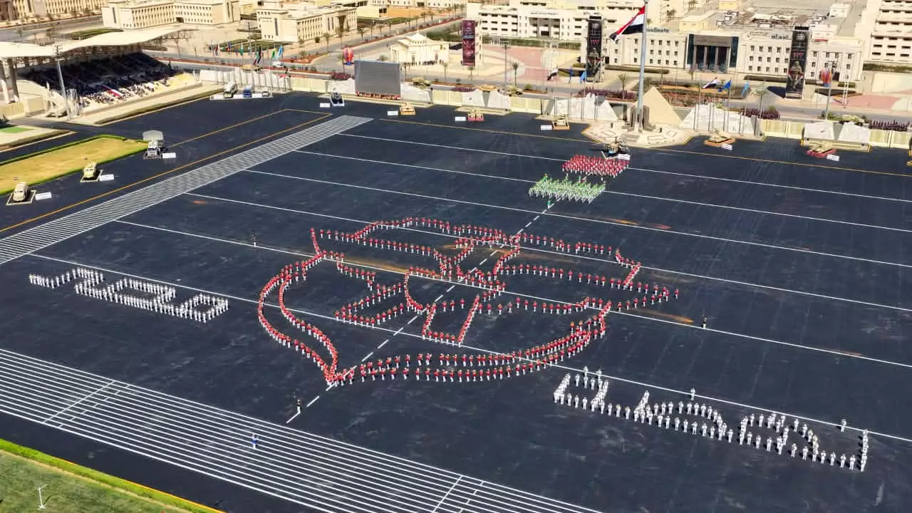 وزير الدفاع يشهد حفل إنتهاء فترة الإعداد العسكرى لطلبة الأكاديمية