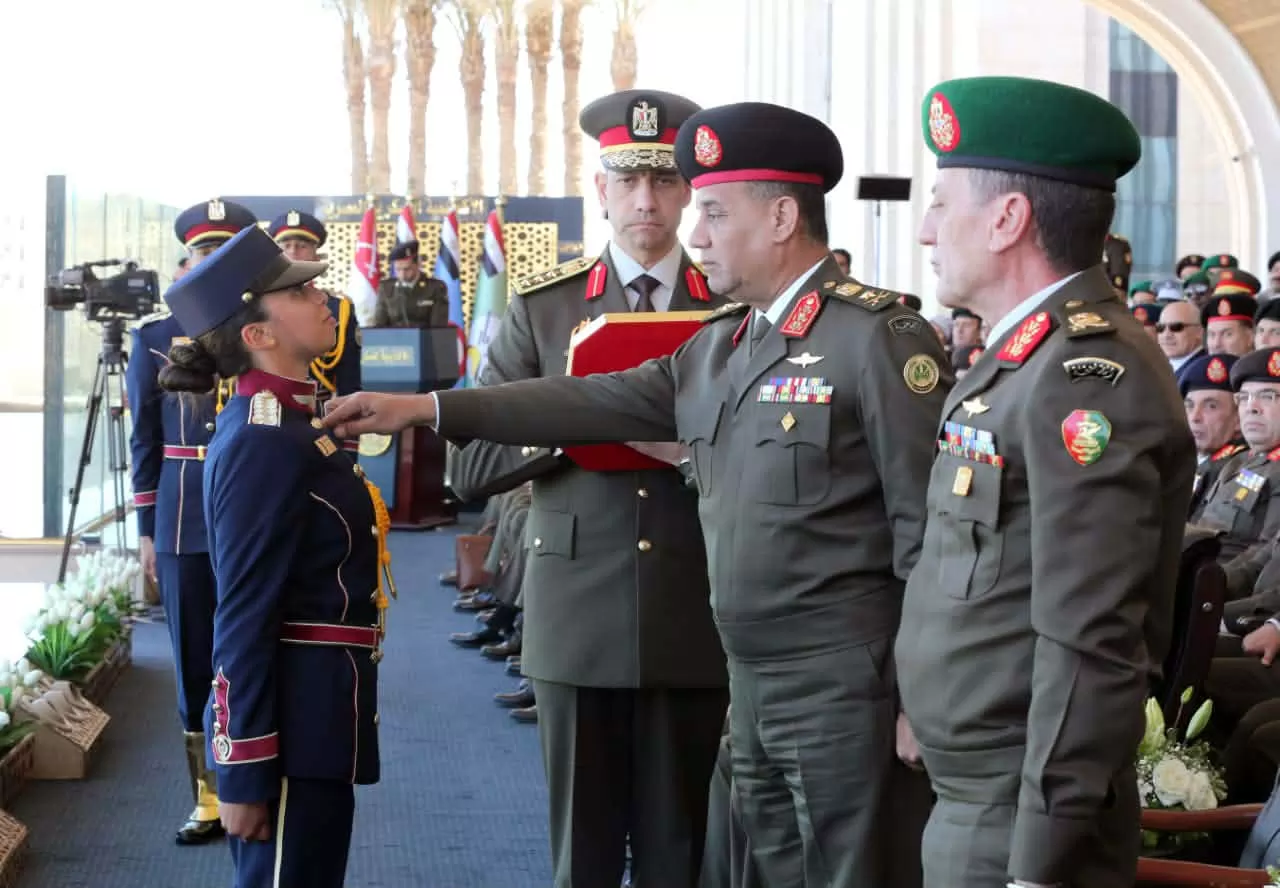 وزير الدفاع يشهد حفل إنتهاء فترة الإعداد العسكرى لطلبة الأكاديمية