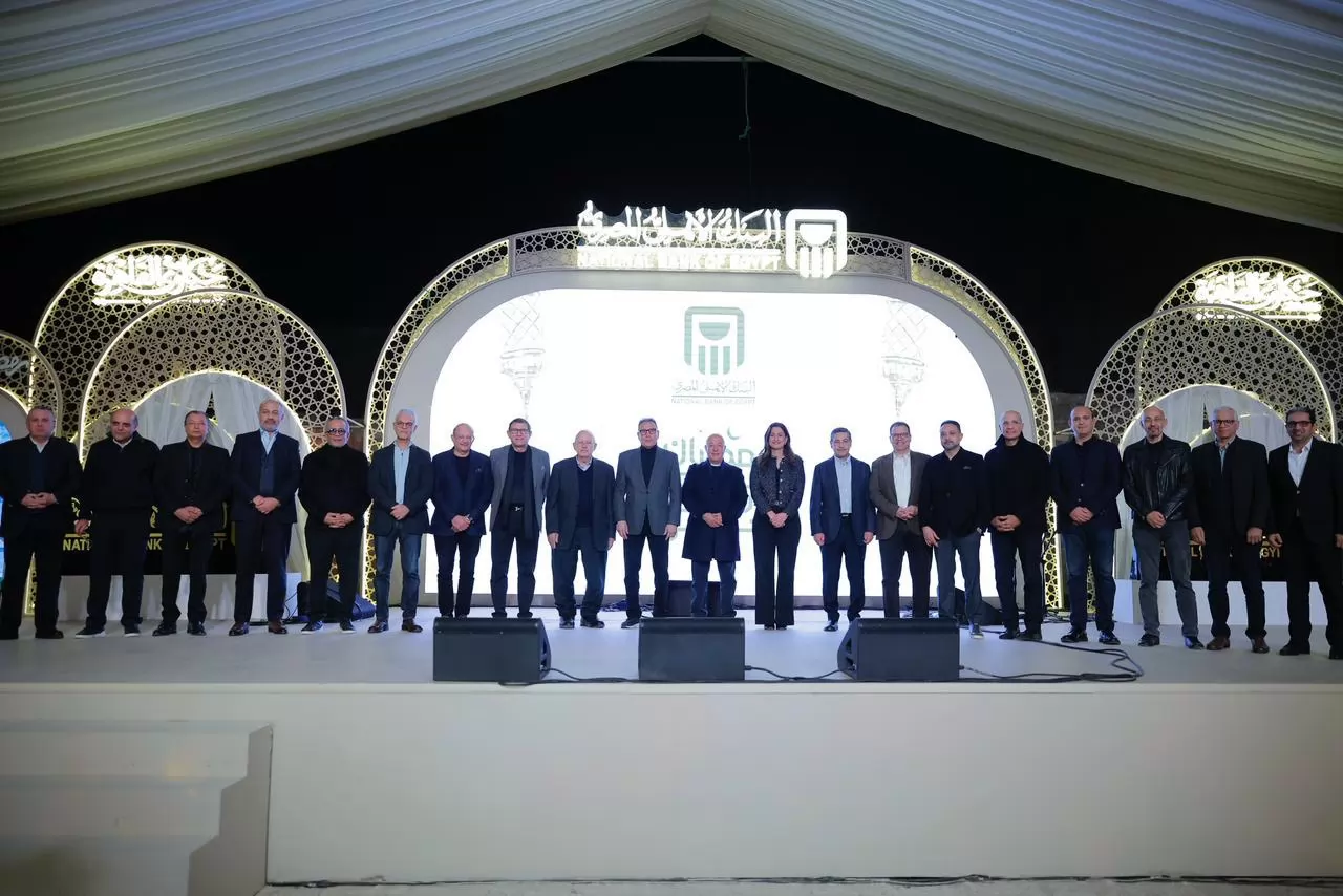 في أجواء يسودها الود والتقارب أقام البنك الأهلي المصري حفل سحور لعملائه 