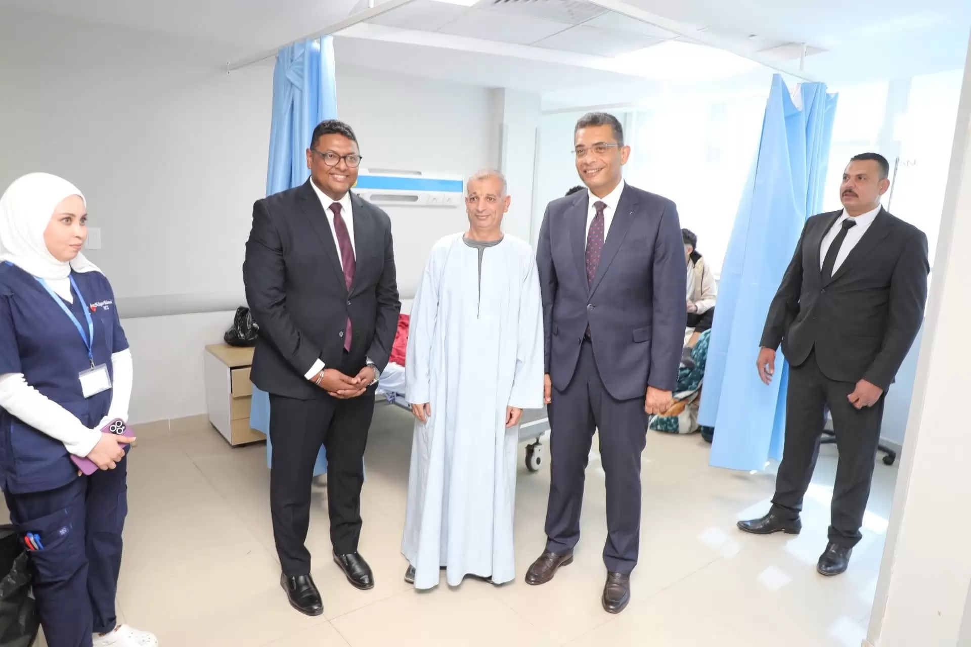 محافظ البحر الأحمر يهنئ المرضي والعاملين بالمستشفيات بعيد الفطر