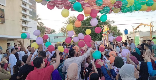 المصريون يصنعون البهجة رغم التحديات ولمّة الأسرة تتصدر المشهد