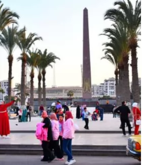 المصريون يصنعون البهجة رغم التحديات ولمّة الأسرة تتصدر المشهد