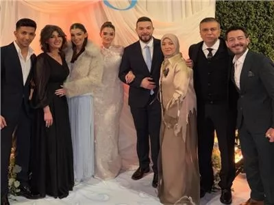 ملك أحمد زاهر تشارك جمهورها بصور خطبتها