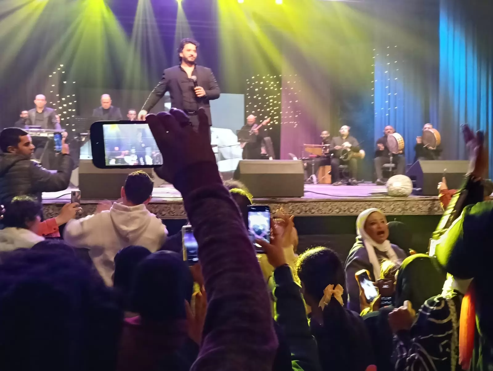  البالون يرفع لافتة كامل العدد في إحتفالية عيد الفطر ومصطفى حجاج