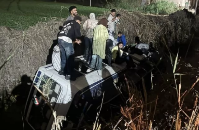 سقوط أتوبيس فى ترعة أثر اصطدامه بعربة كارو بالبراجيل