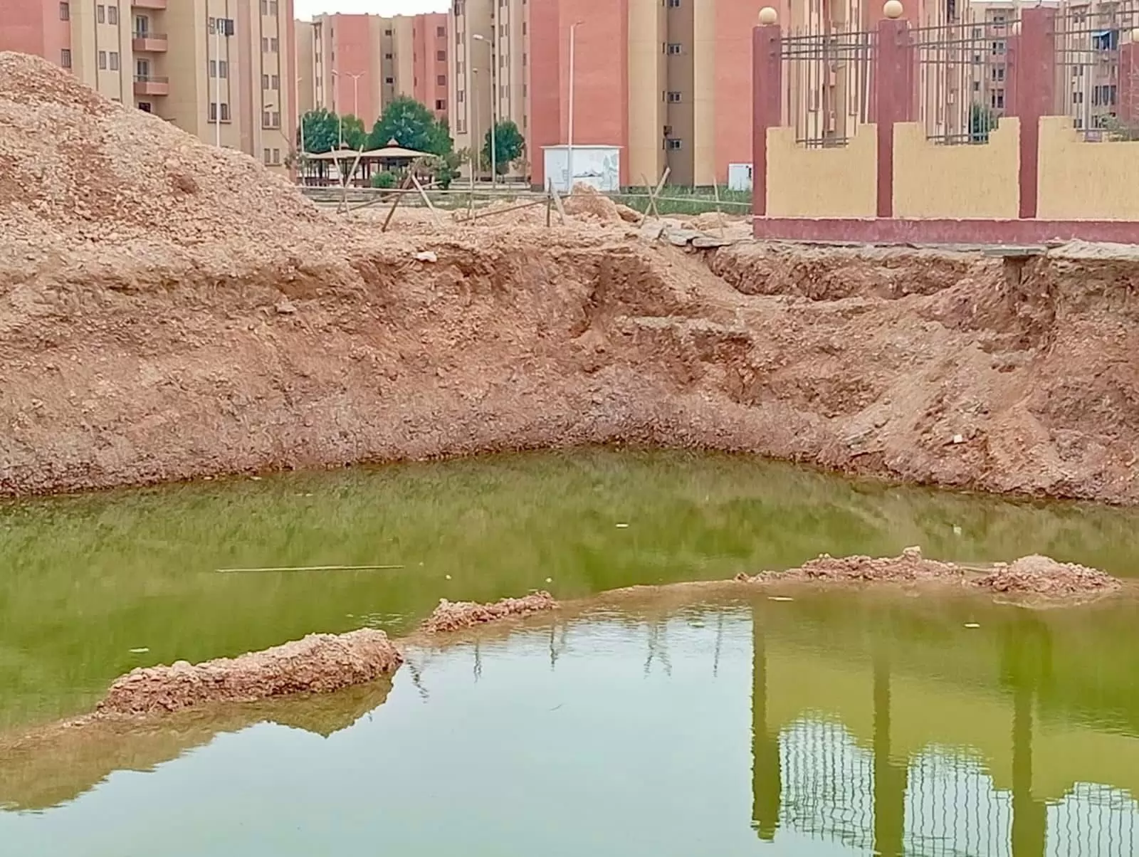 مصرع طفل في حفرة مكشوفة بأسيوط الجديدة.. والنيابة الإدارية تحقق