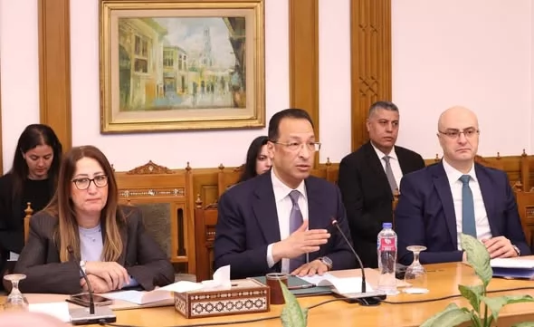 تعاون رقمي بين الخارجية والاتصالات وتدشين طابع بريد المئوية الثان