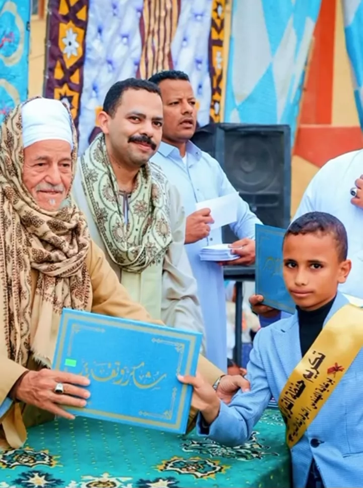 القرآن يجمع القلوب.. 300 حافظ و6 رحلات عمرة بقرى الأشراف