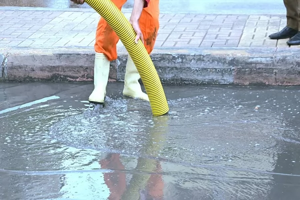 امطار غزيرة وتو قف حركة  الصيد بالبحيرة 