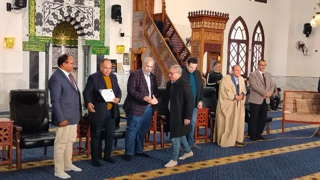 سيد جلال يكرم 42 فائز فى مسابقة مسجد أحباب المصطفى بالشروق.. بالأ