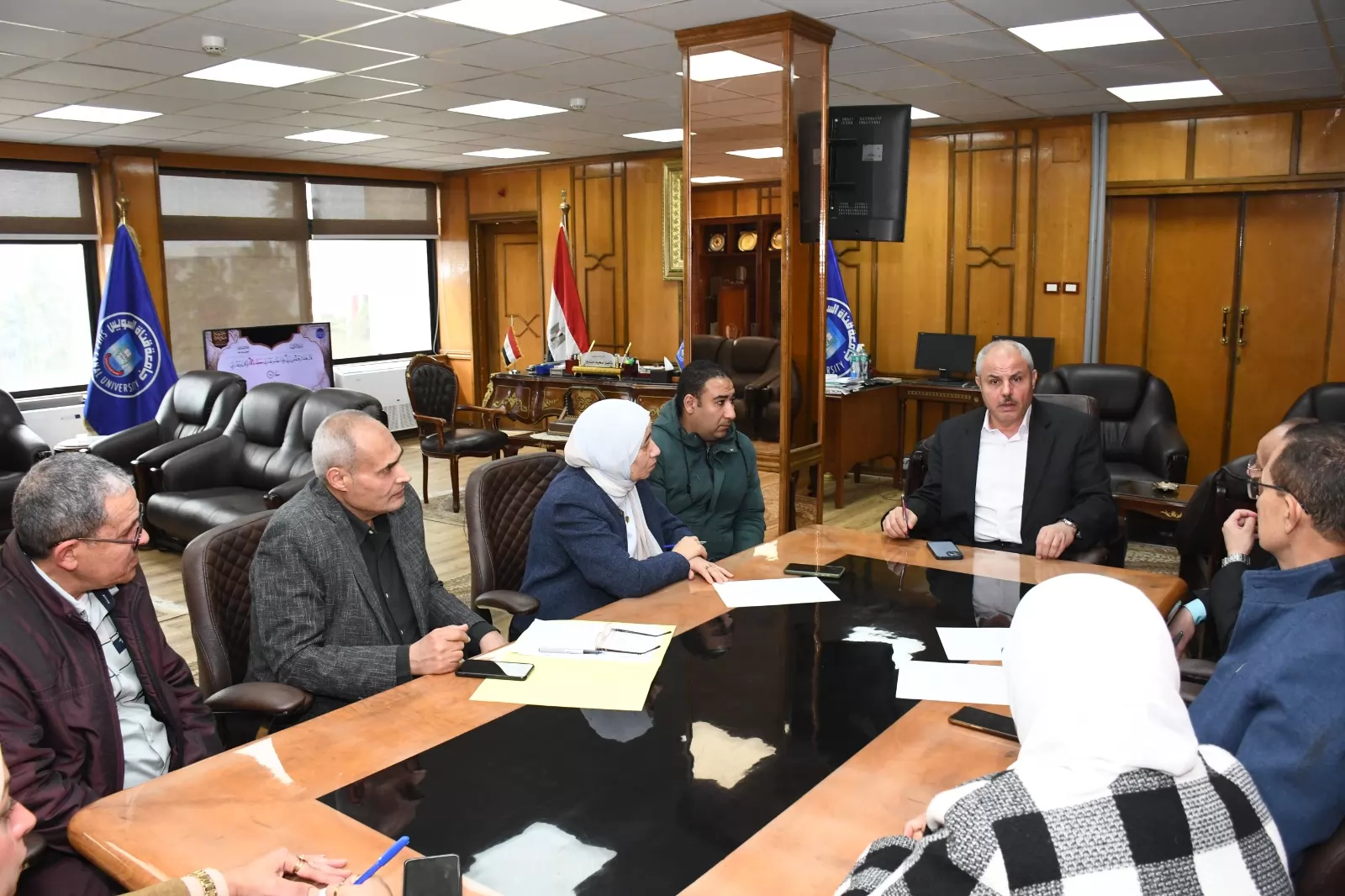 جامعة قناة السويس تُفعّل خطة شاملة لترشيد الطاقة