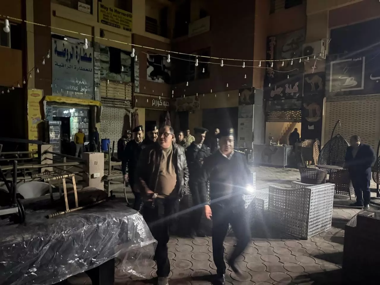 غلق وتشميع منشآت بالشيخ زايد لمخالفة المواعيد