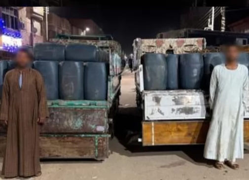 ضبط سيارتين محملتين بـ9.5 طن