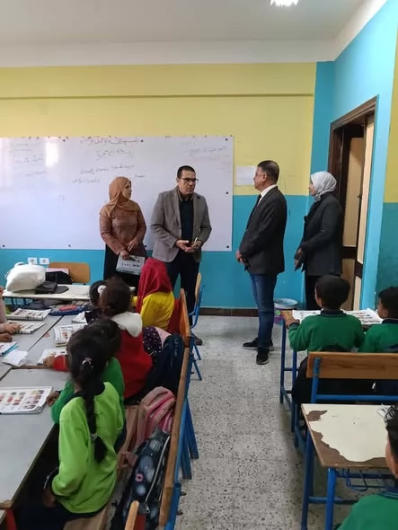 وكيل تعليم الإسماعيلية يتفقد مدارس القنطرة غرب..صور
