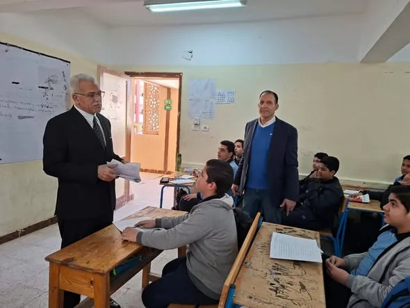 مدير تعليم الإسماعيلية يتفقد انتظام الدراسة بإدارة شمال..صور