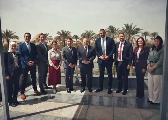 رئيس هيئة الدواء يجتمع بشركات عالمية لتعزيز تصنيع المستلزمات الطب