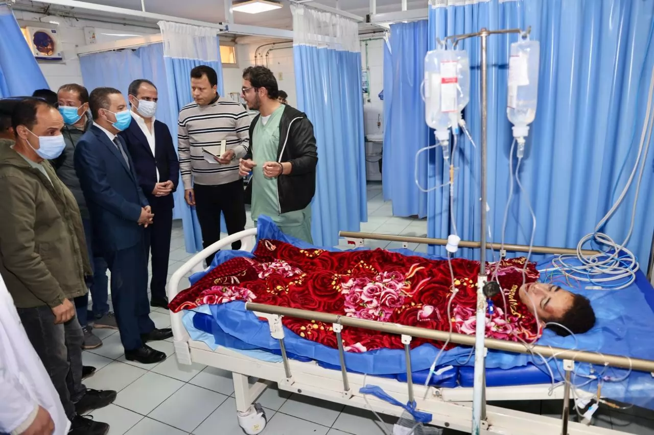الغريب يزور مصابى حادث السادات للإطمئنان على حالتهم الصحية 