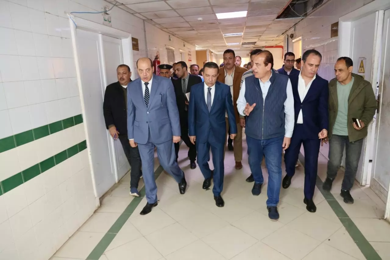 الغريب يزور مصابى حادث السادات للإطمئنان على حالتهم الصحية 