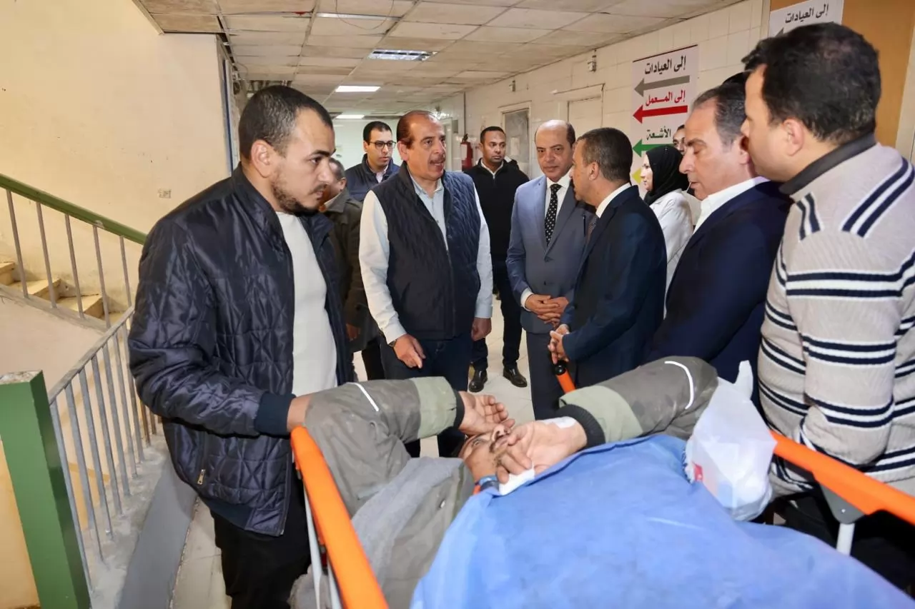 الغريب يزور مصابى حادث السادات للإطمئنان على حالتهم الصحية 