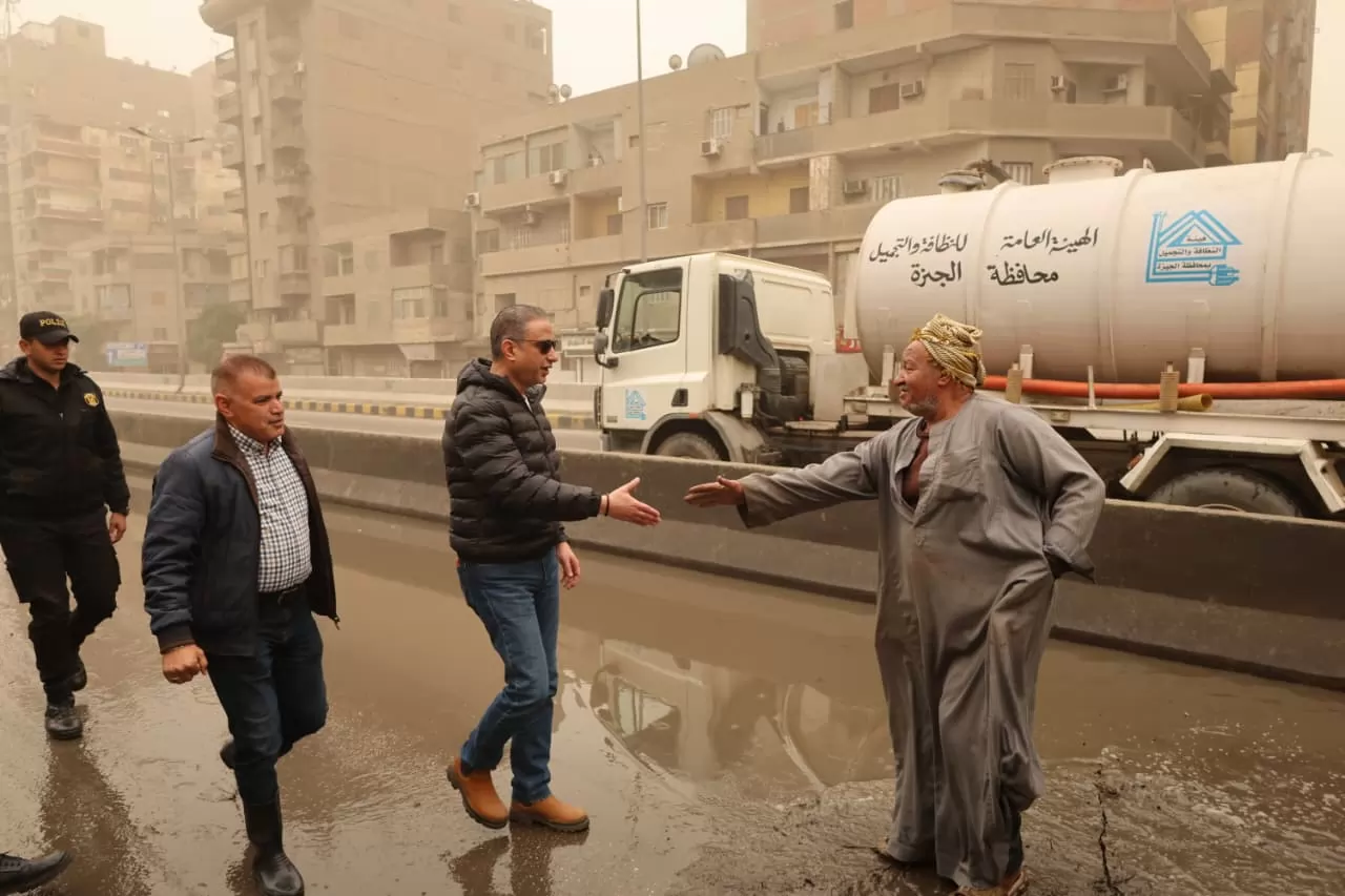 الأنصاري: فرق الطوارئ تعمل على رفع المياه فورًا لضمان الحركة المر