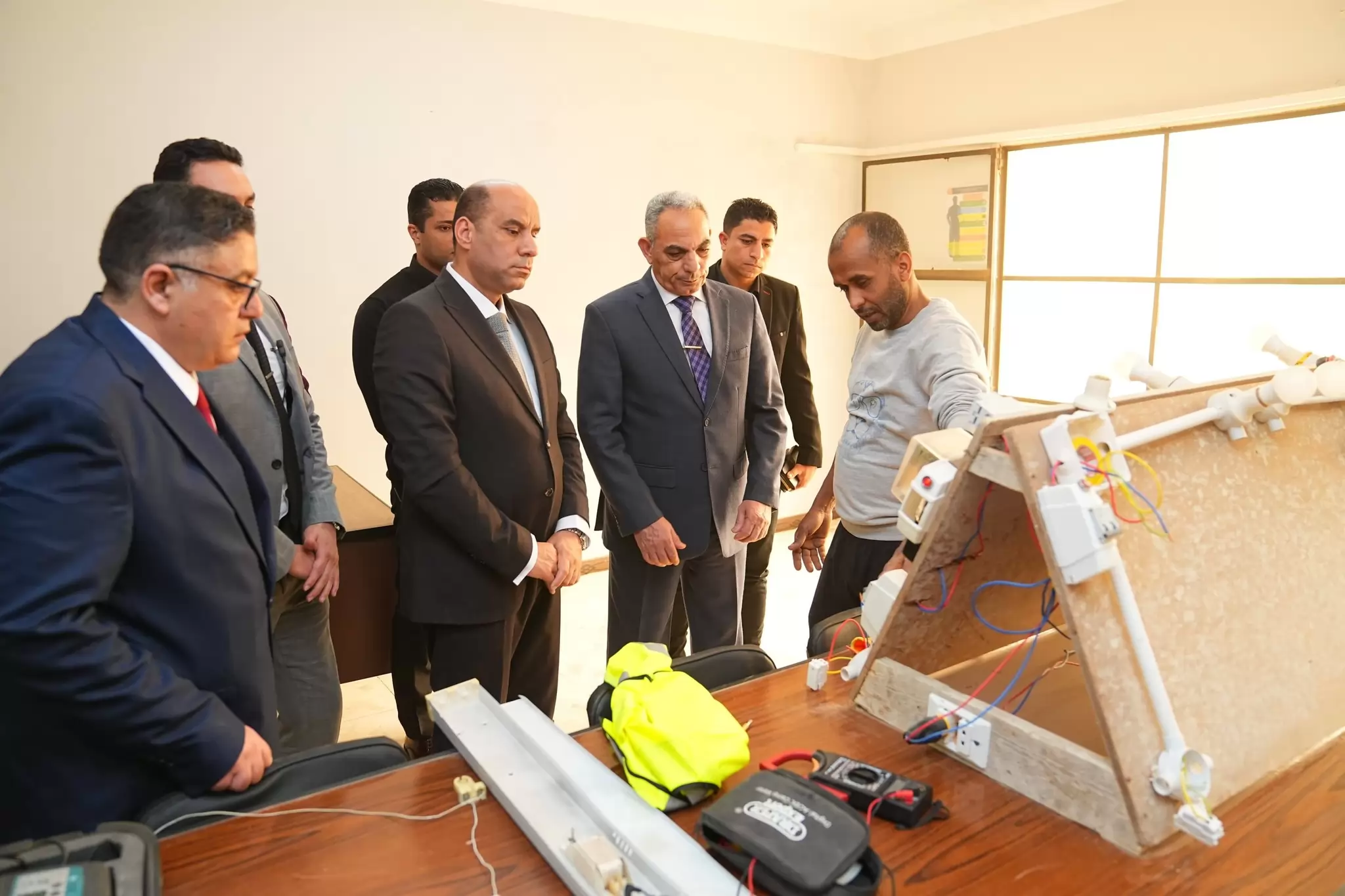 وزير العمل يتفقد مركز التدريب المهني بالإسماعيلية..صور