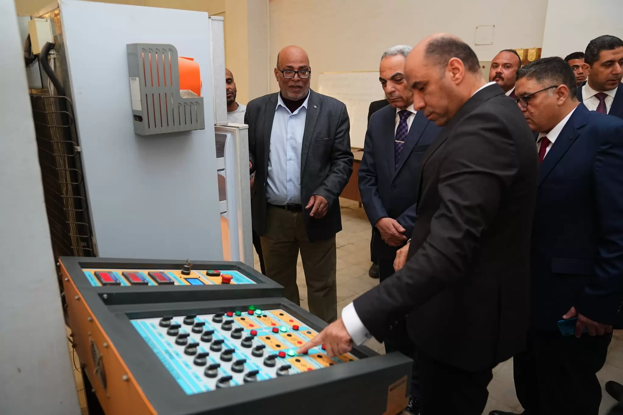 وزير العمل يتفقد مركز التدريب المهني بالإسماعيلية..صور