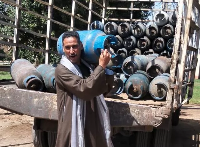 بالملابس التنكرية جهاز بدر وإدارة التموين يحرران محاضر للمستودعات