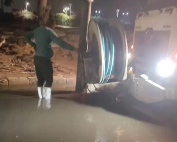 رئيس جهاز العاشر: استعدادات غير مسبوقة لشفط مياه الأمطار.. بالفيد