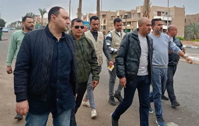 رئيس جهاز الشروق يكشف عن أحدث أعمال الزراعة والتجميل بالمدينة.. ص
