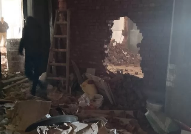 جهاز دمياط الجديدة ينفذ إزالة فورية لعقار سكنى مخالف فى المدينة..