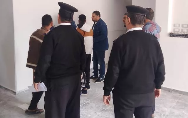 جهاز دمياط الجديدة ينفذ إزالة فورية لعقار سكنى مخالف فى المدينة..