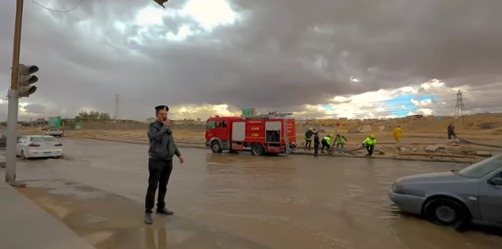 ​يدٌ تحمي ويدٌ تساعد.. دور وزارة الداخلية في تأمين حياة المواطنين