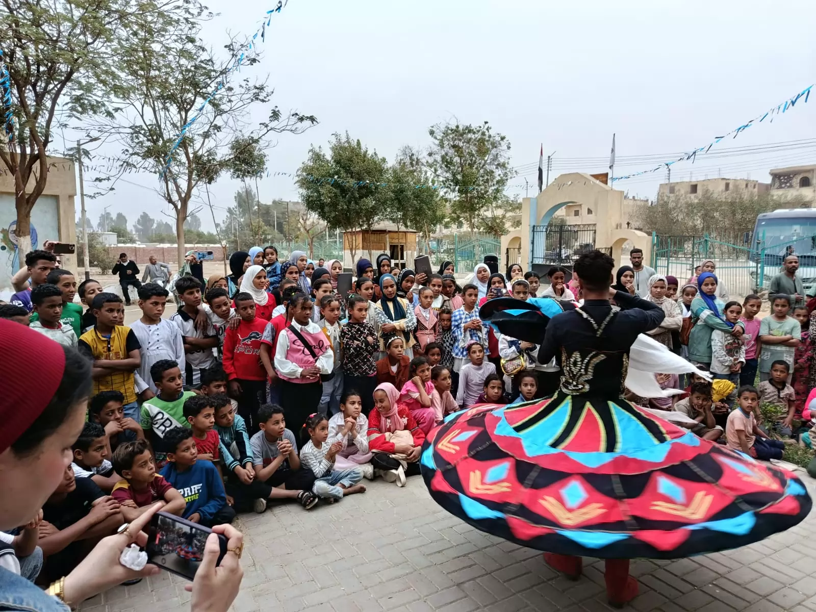 زخم كبير مهرجان مسرح الجنوب يجذب جمهور قنا..صور
