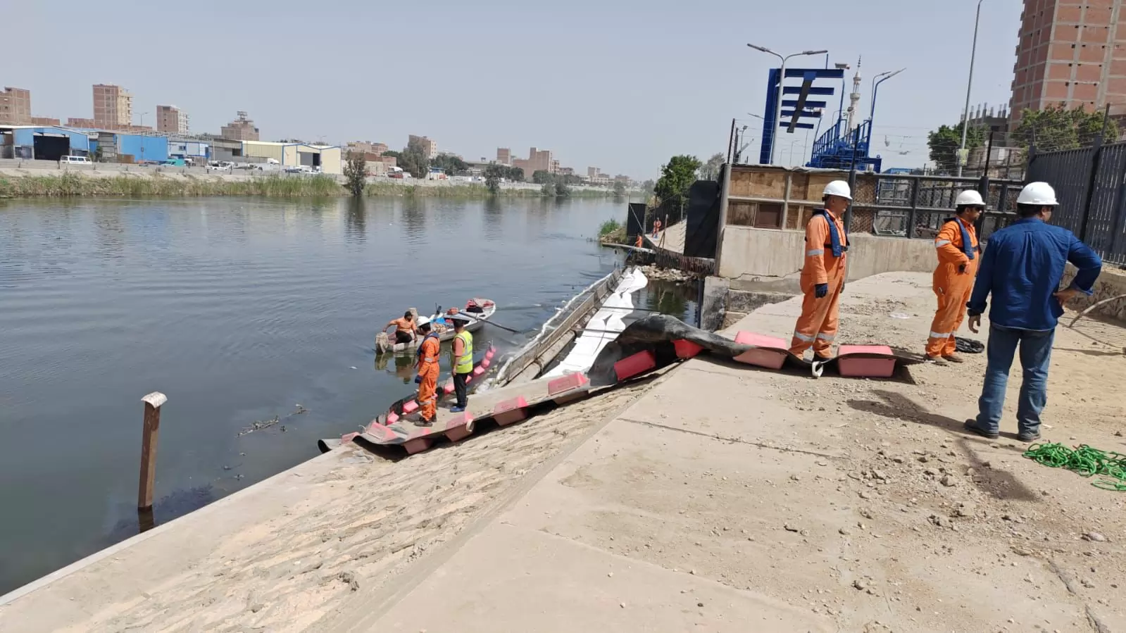 الإسكان تطمئن المواطنين: مياه الشرب آمنة رغم بقعة سولار