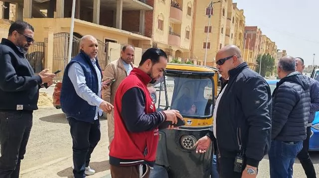 جهاز بدر ينفذ مجزرة للتوك توك بمصادرة 39 بعد مطاردة فى الشوارع.. 