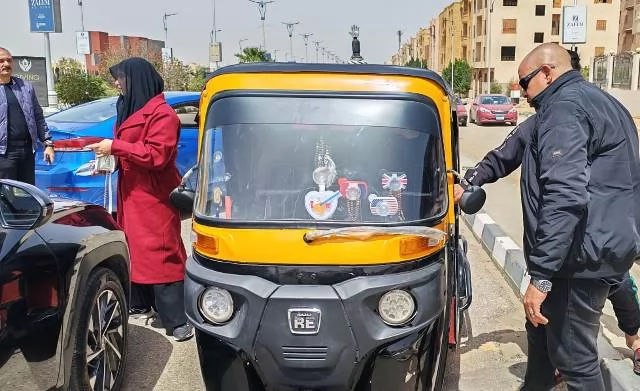 جهاز بدر ينفذ مجزرة للتوك توك بمصادرة 39 بعد مطاردة فى الشوارع.. 