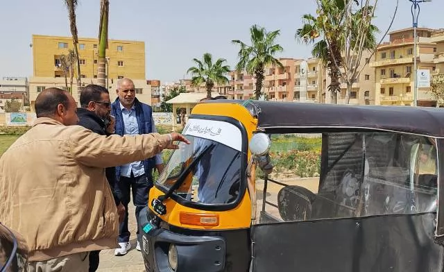 جهاز بدر ينفذ مجزرة للتوك توك بمصادرة 39 بعد مطاردة فى الشوارع.. 