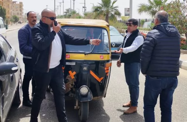 جهاز بدر ينفذ مجزرة للتوك توك بمصادرة 39 بعد مطاردة فى الشوارع.. 