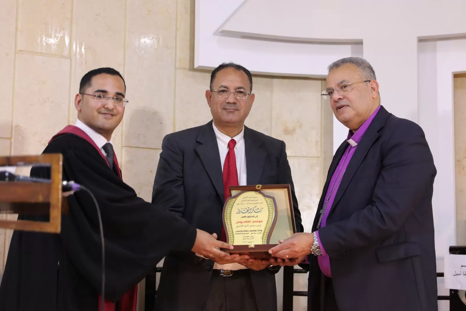 رئيس الإنجيلية يختتم جولته بالصعيد برسامة القس مينا راعيًا لحرز