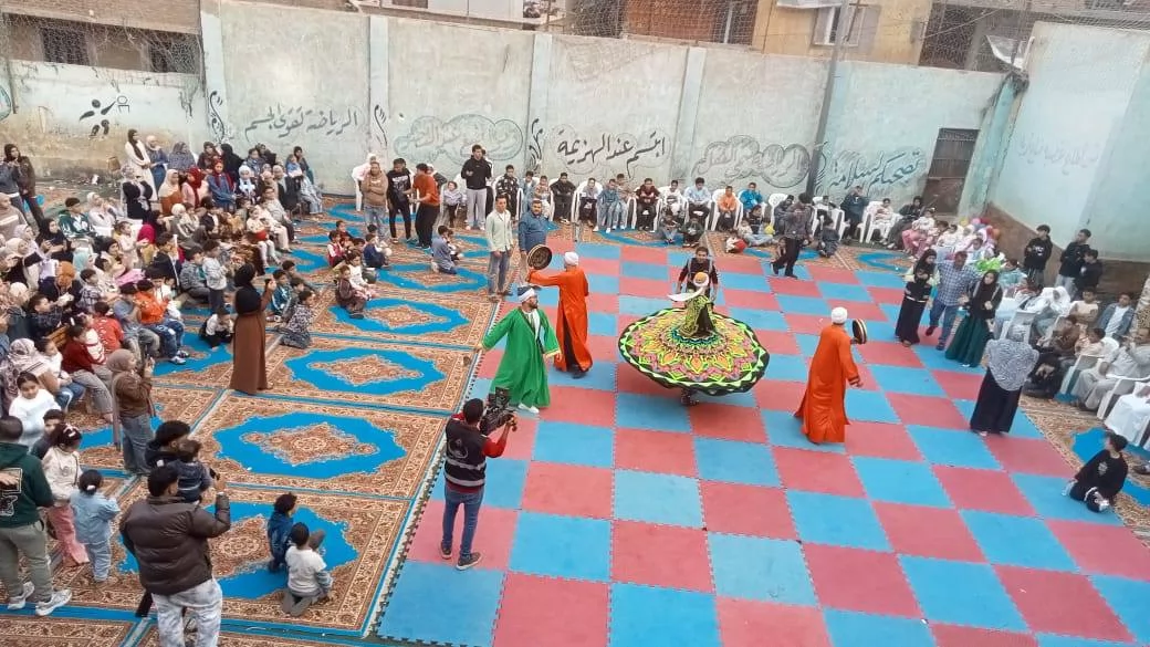 شباب منشأة القناطر تُسعد الأطفال بـ 